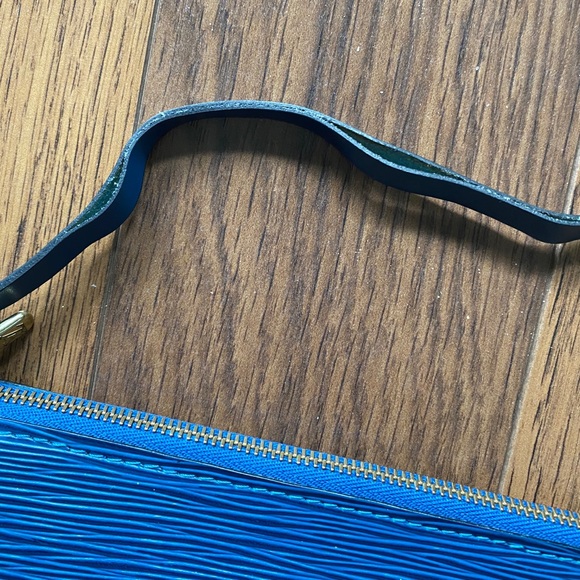 Authentic Louis Vuitton Pochette - Picture 9 of 12